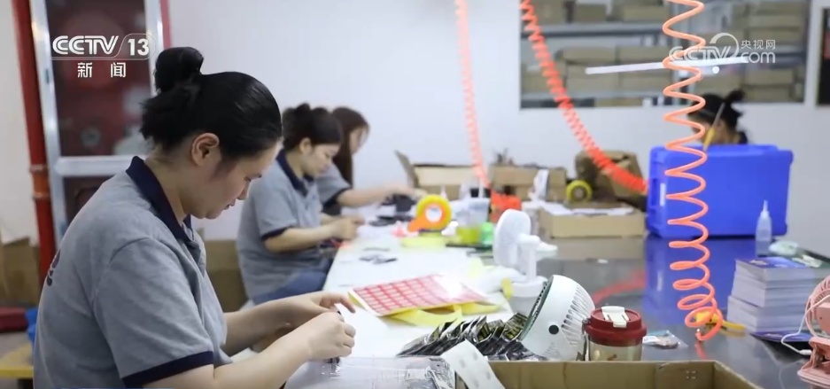 文創(chuàng)里的夏天 | “圈粉”又“吸金”，小文創(chuàng)撬動(dòng)文旅大經(jīng)濟(jì)與深層次文化傳播